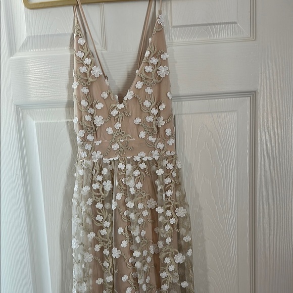 Altar'd State Nude / White Floral Maxi Dress - Picture 2 of 3